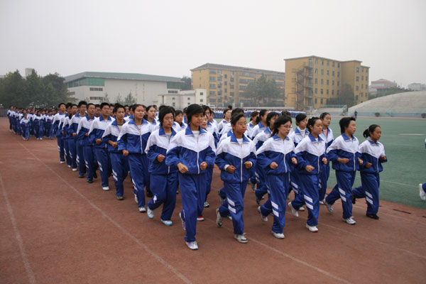 求高二(29)班早操跑步口号。-给我一个跑步的