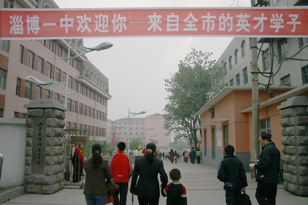 1200名学子赴淄博怡中外国语学校赶考