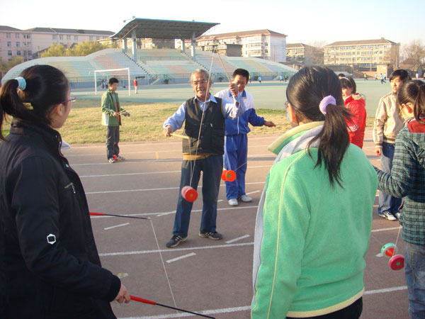 阳光社团 闪烁激情_--淄博一中高2008级社团活动之冬日激情篇