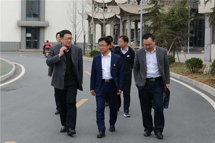 博山区副区长张希民到校指导工作